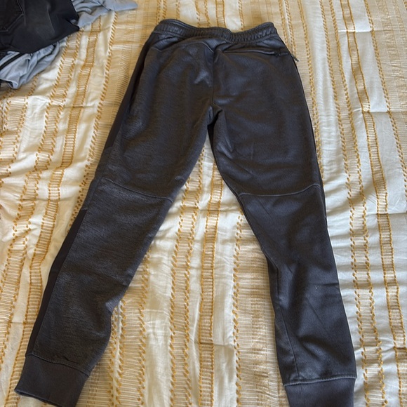 Reebok men’s small joggers - Picture 2 of 3